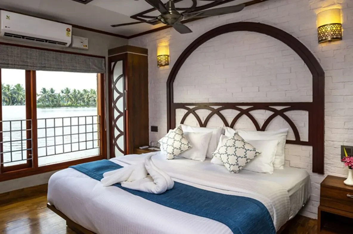 Kettuvallam A Traditional Kerala Houseboats